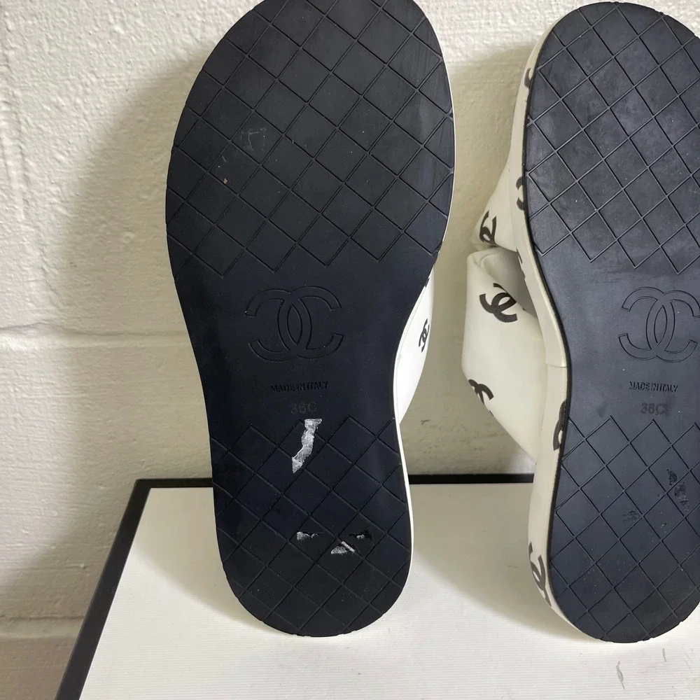 Chanel White Black CC Logo Padded Criss Cross Sandals Slip On Womens 38 EU/8 US